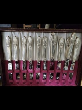 1847 Rogers Bros Silver-plated "FIRST LOVE" silverware Knives
